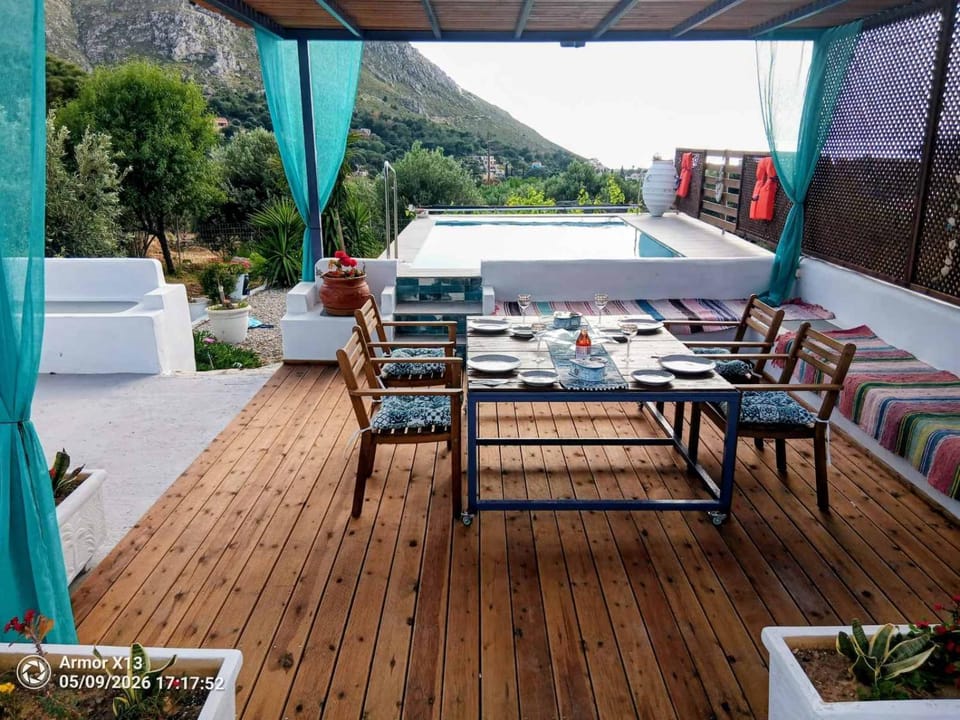 Kareshome-Privacy-view Apartment in Kalymnos