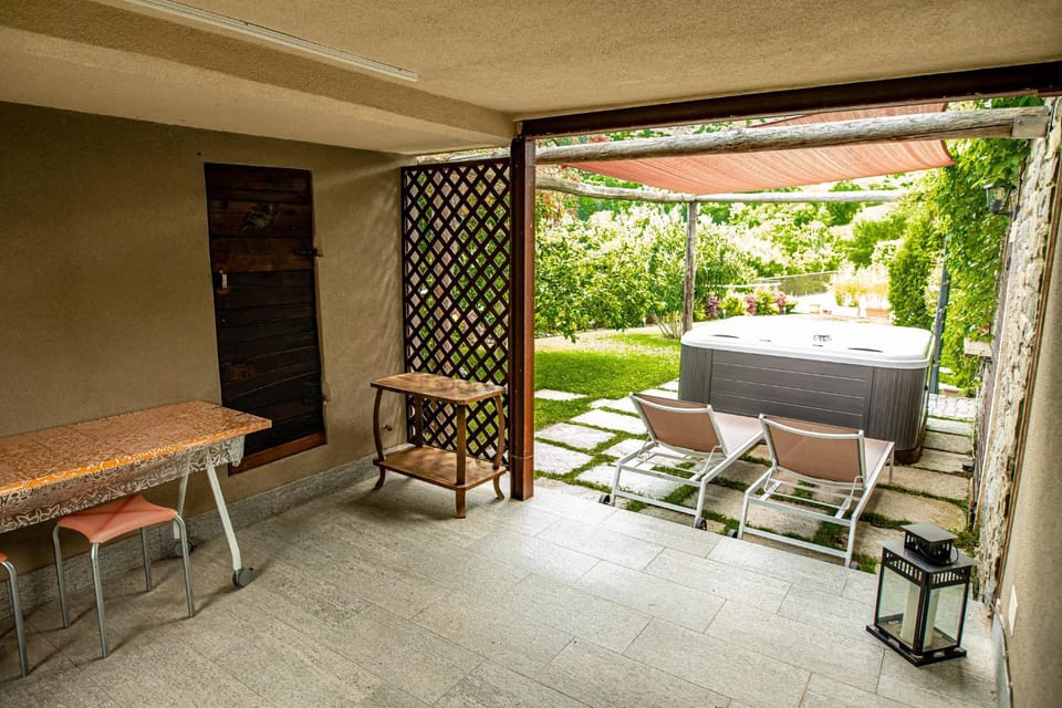 Hot Tub, Solarium