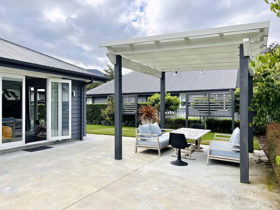 Patio, Day, Garden, Seating area, Garden view