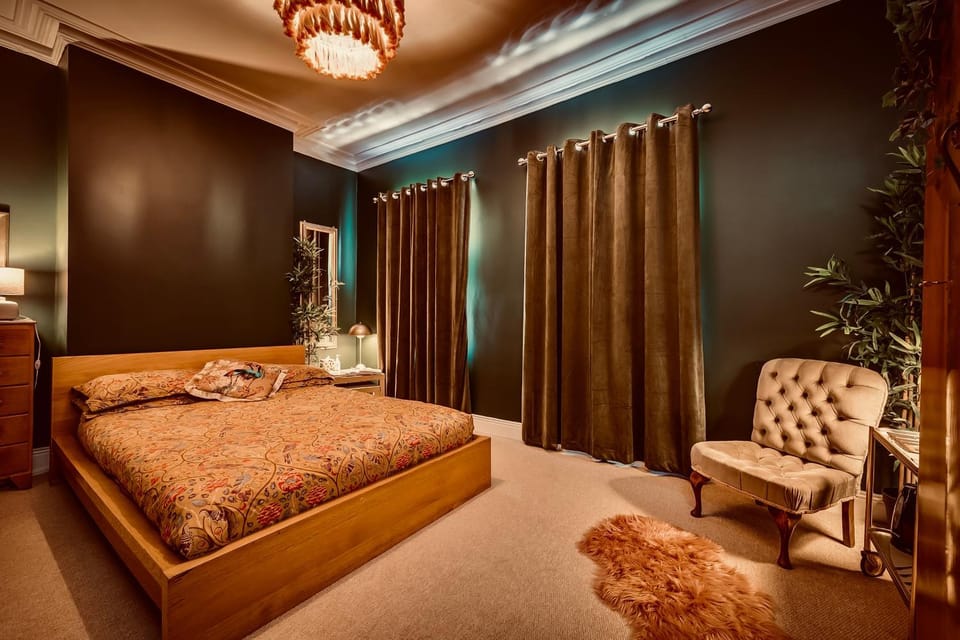 Bed, Seating area, Bedroom, wardrobe