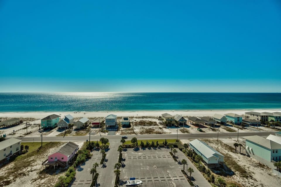 Sanibel unit 1203-Amazing Views-Short Walk to Beach-Sleeps 6-Lagoon Access Apartment in West Beach
