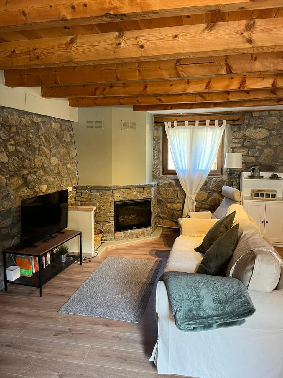 TV and multimedia, Living room, Seating area