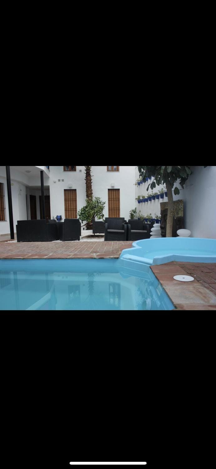 Swimming pool, Swimming pool