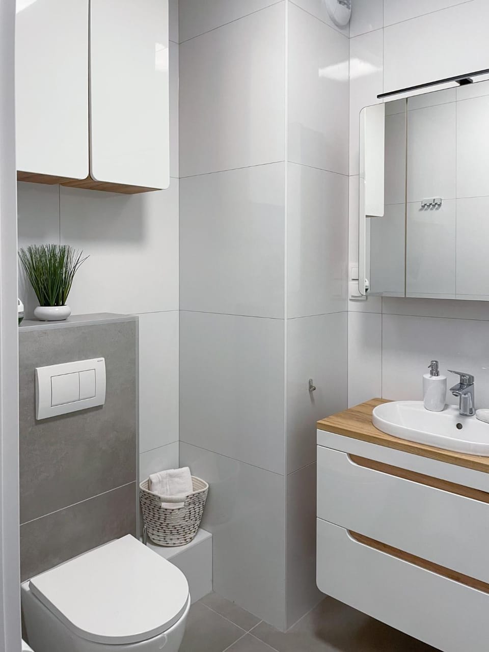 Toilet, Bathroom, towels