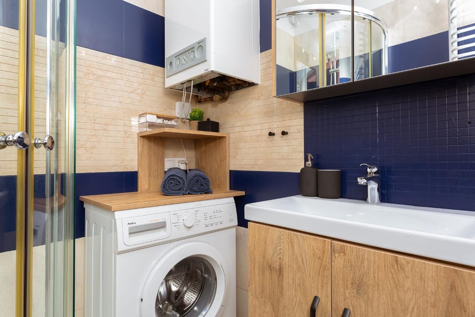 Shower, Bathroom, washing machine, dryer