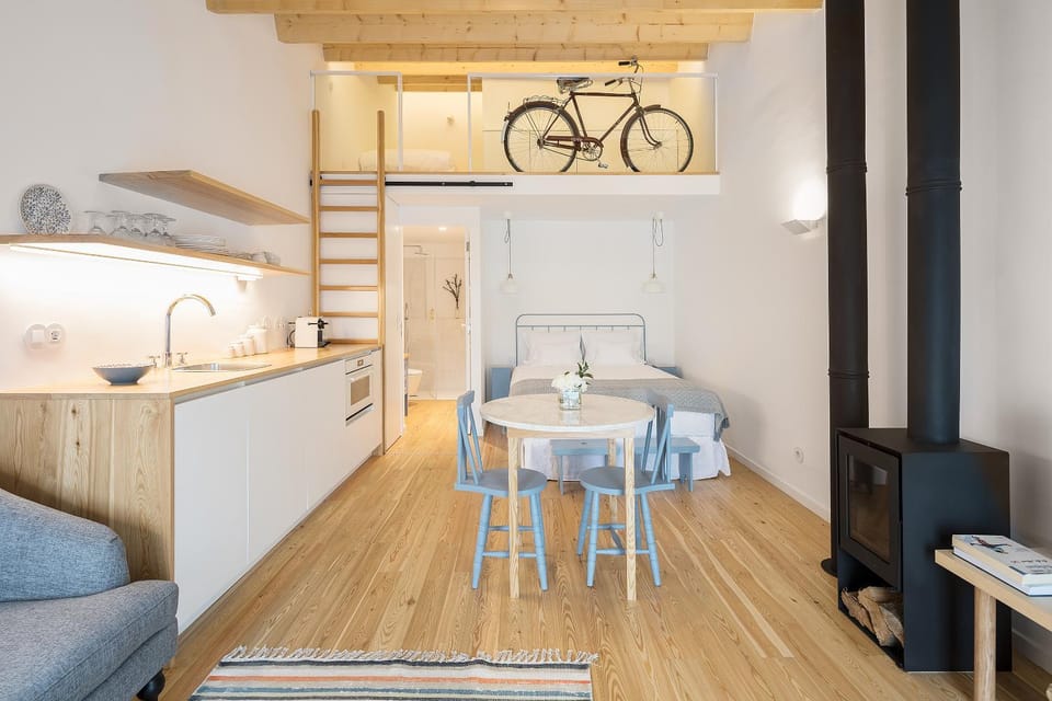 Kitchen or kitchenette, Dining area, flat iron