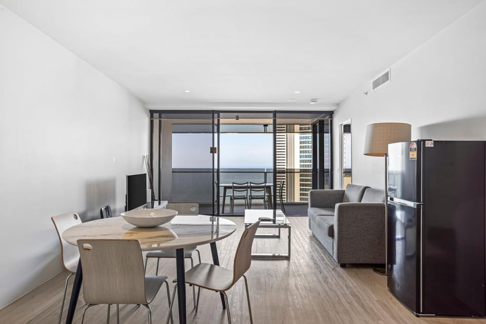 Circle on Cavill Apartment in Surfers Paradise