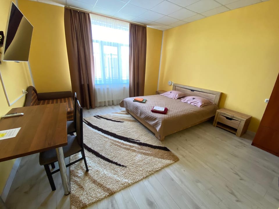 Bed, Photo of the whole room, hair dresser
