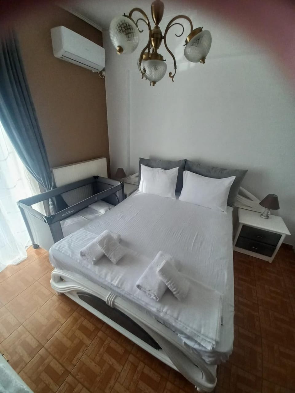 Bedroom, air conditioner