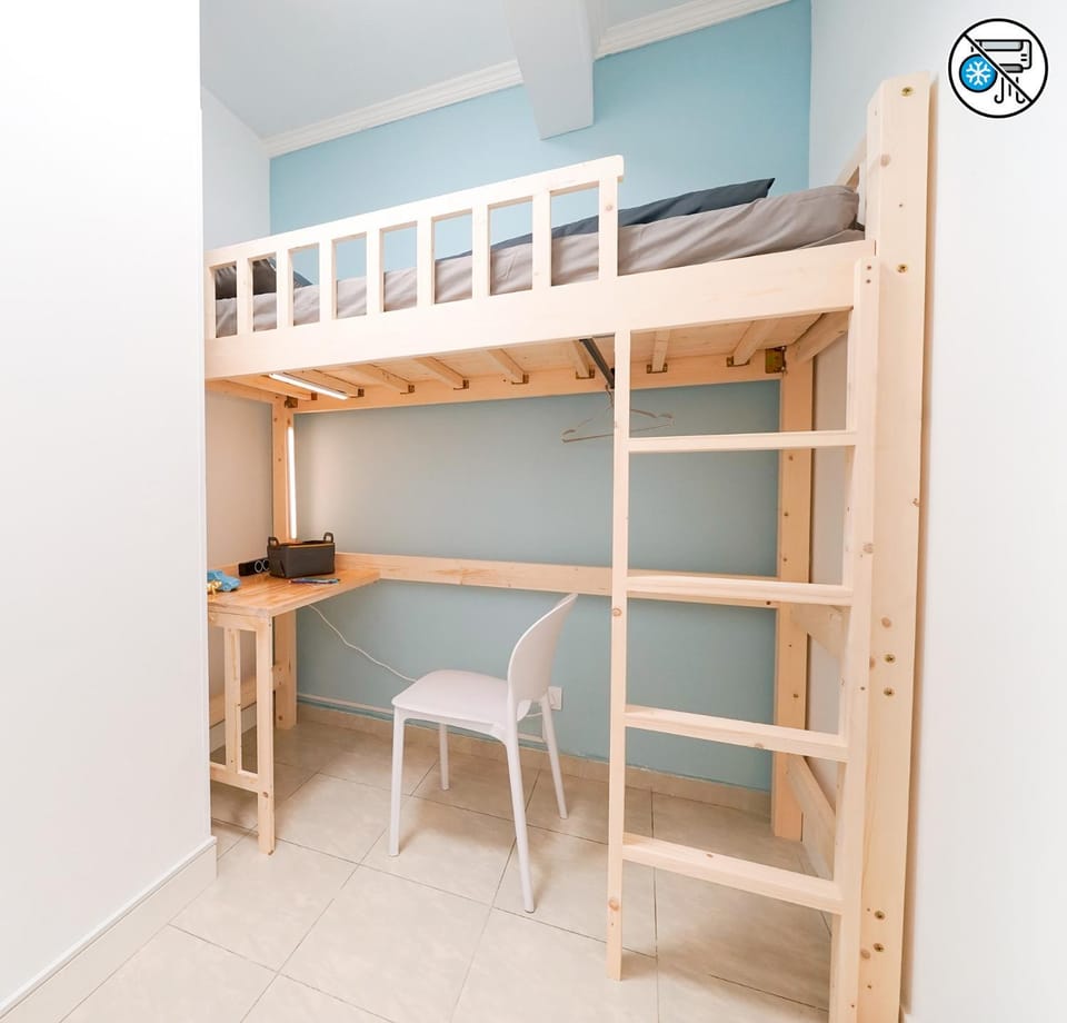 Shared dormitory Wan Chai Road 187 Vacation rental in Hong Kong