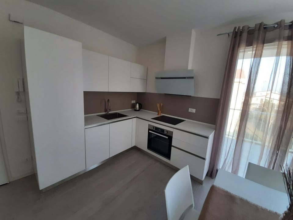 Kitchen or kitchenette, Dining area, dishwasher, pet friendly, stove