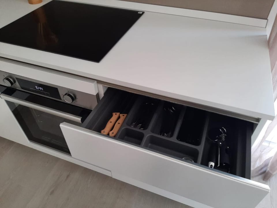 Kitchen or kitchenette, pet friendly, stove