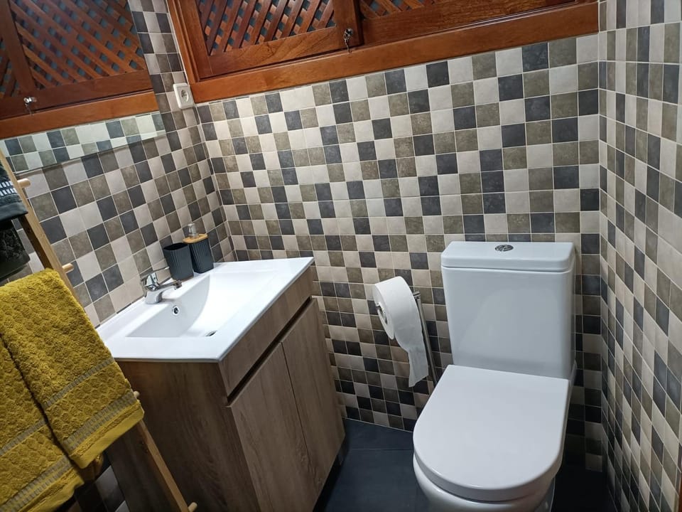 Shower, Toilet, Bathroom