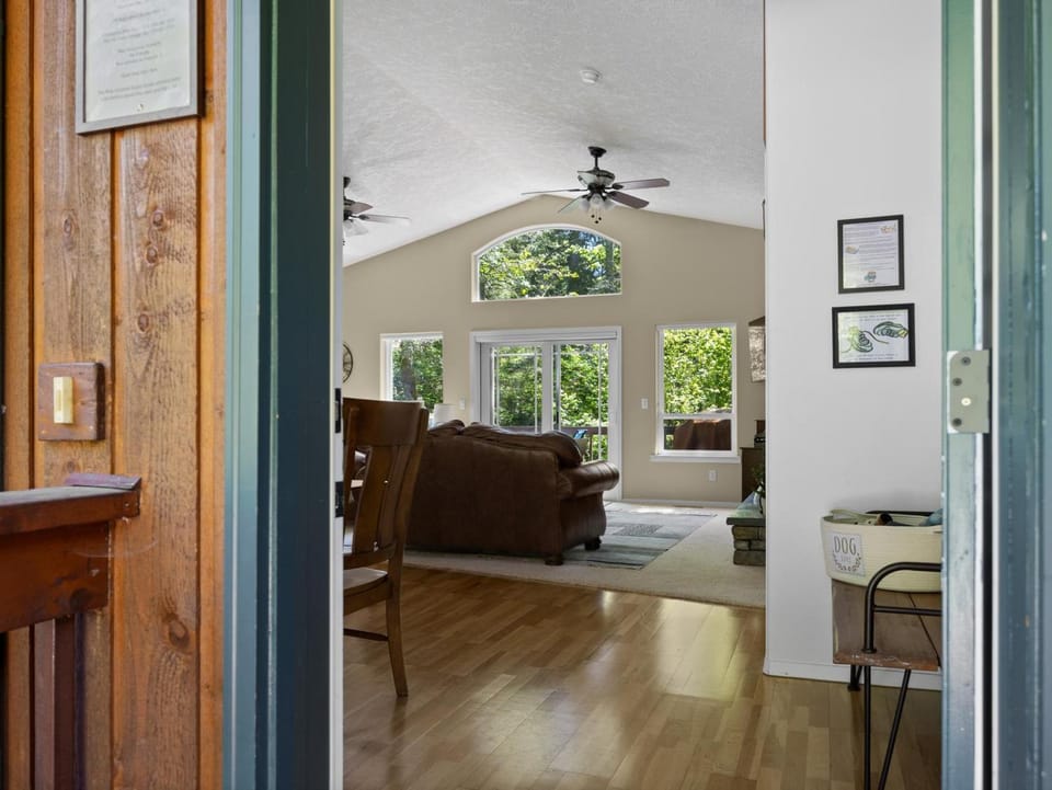 Blue Coconut - Meredith Lodging House in Mount Hood Village