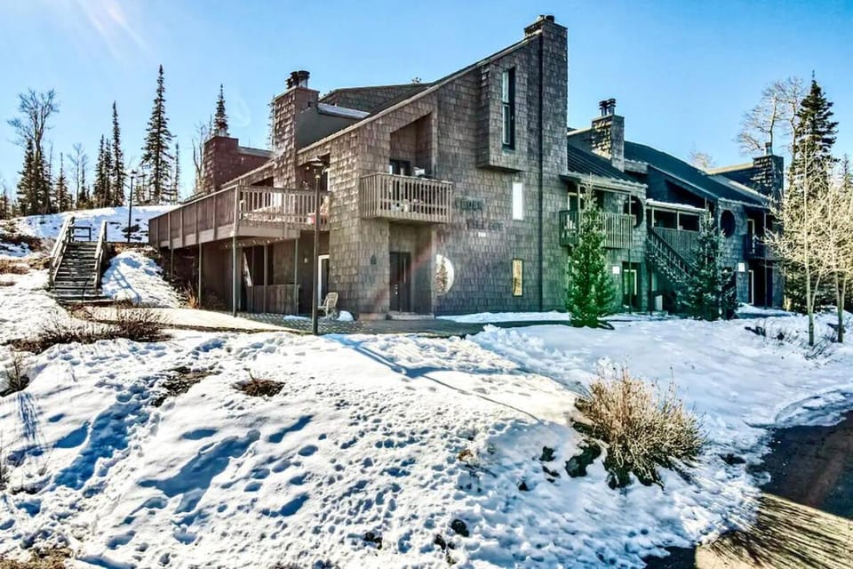 Eagle Roost Retreat By Ski Lifts House in Brian Head
