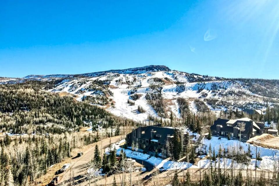 Eagle Roost Retreat By Ski Lifts House in Brian Head