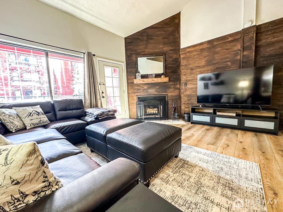 Luxury Ski Condo With Hot Tub House in Brian Head