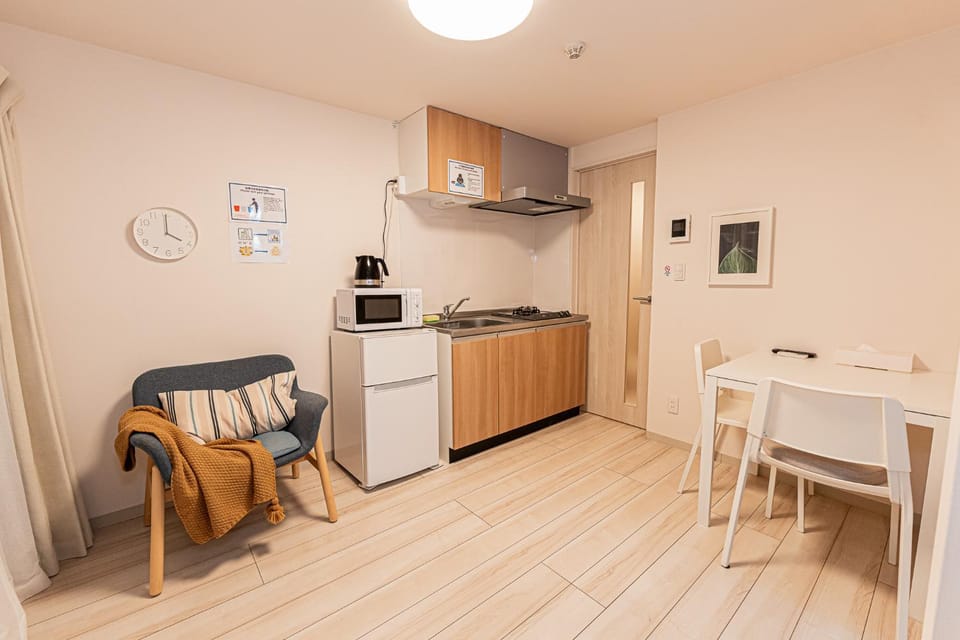 Kitchen or kitchenette, Dining area, stove