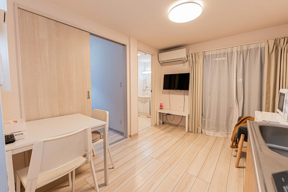 TV and multimedia, Living room, Seating area, Dining area, air conditioner
