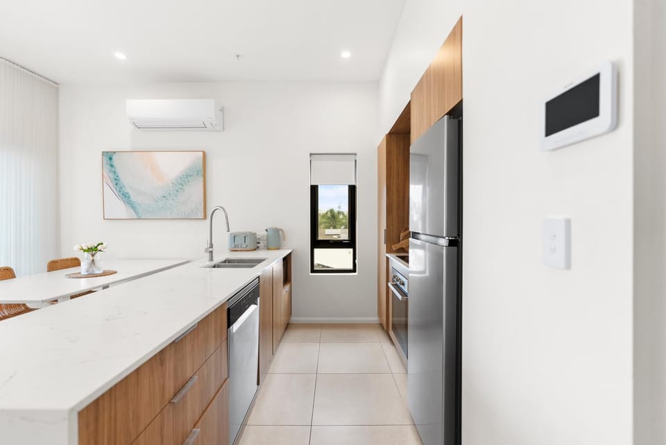 Kitchen or kitchenette, air conditioner