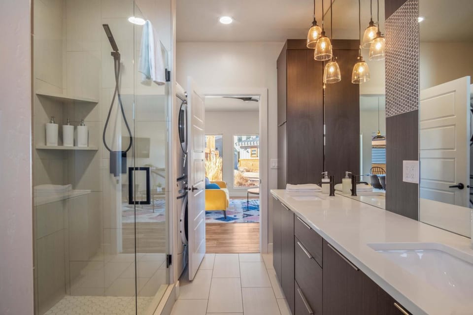 Timber & Tin B 1Bed 1Bath w Pool & Rooftop Deck House in Kanab