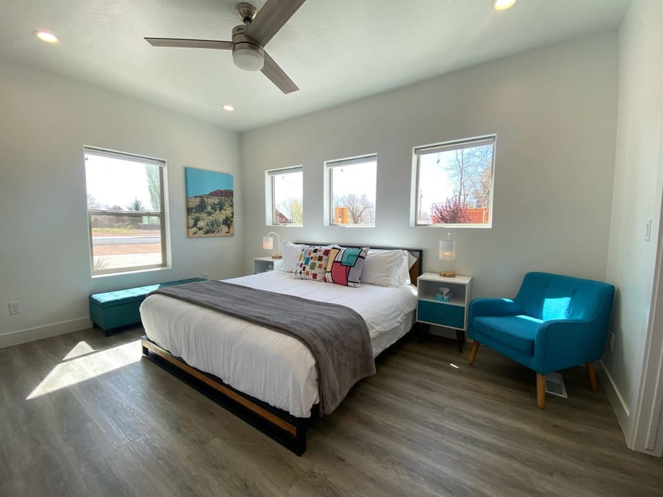Timber & Tin E 2Bed 2Bath w Pool & Rooftop Deck House in Kanab