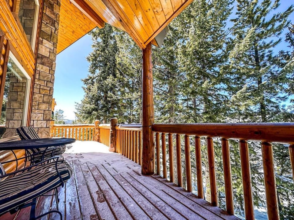 Large Luxury Lodge Sleeps 14, Fire Pit & Views! House in Utah