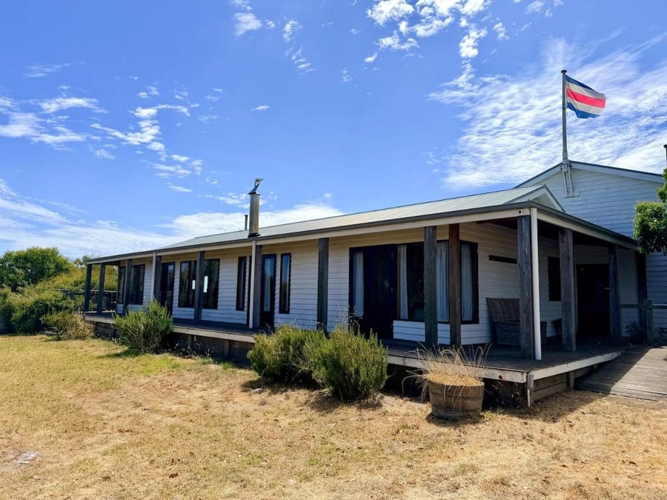 Pt Hesse Luxury Coastal Homestead House in Port Campbell