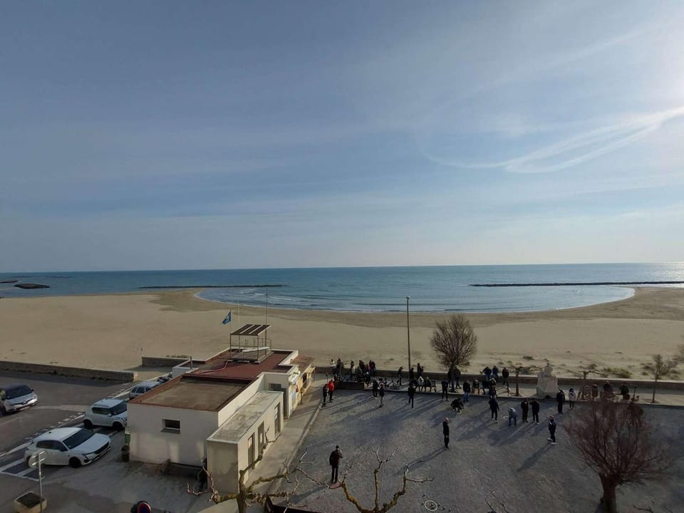 Grau d'Agde : Appartement 3 pièces avec terrasses à 20m de la plage - FR-1-423-265 Apartment in Agde