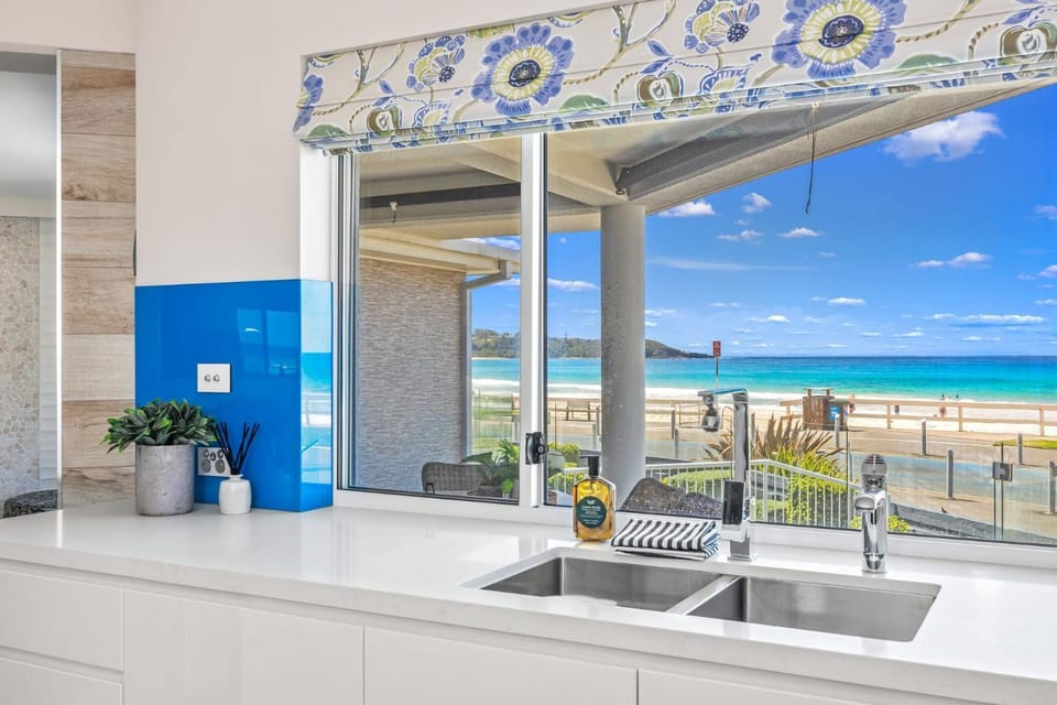 Day, Natural landscape, Kitchen or kitchenette, Beach, Sea view