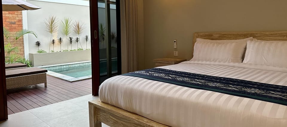 Bedroom, Pool view
