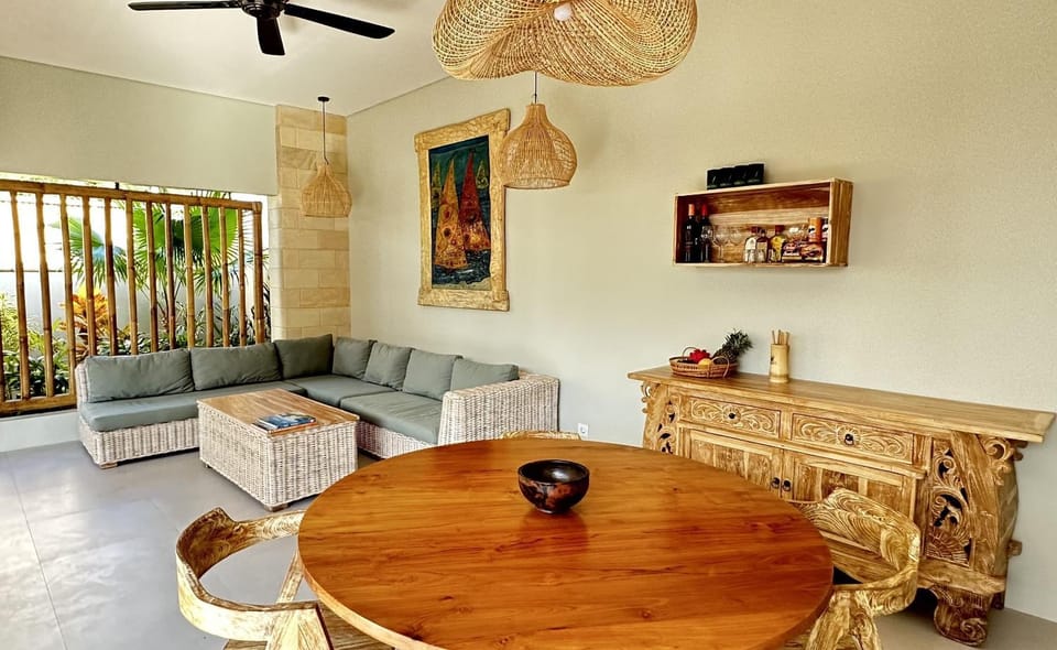 Living room, Lounge or bar, Dining area, oven