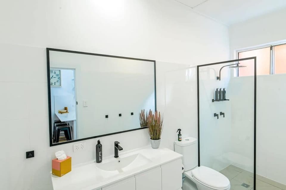 Tamworth Retreat - Sleek & Stylish, Sleeps 5 Apartment in Dubbo