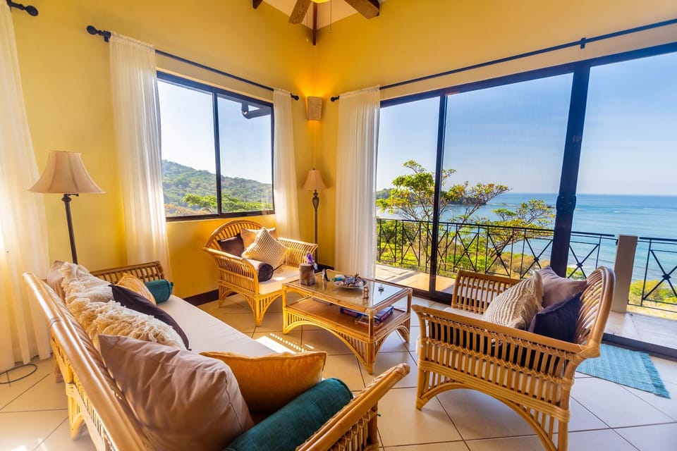 Villa Amor del Mar with Breathtaking View of Ocean & Jungle Villa in Bahía Ballena
