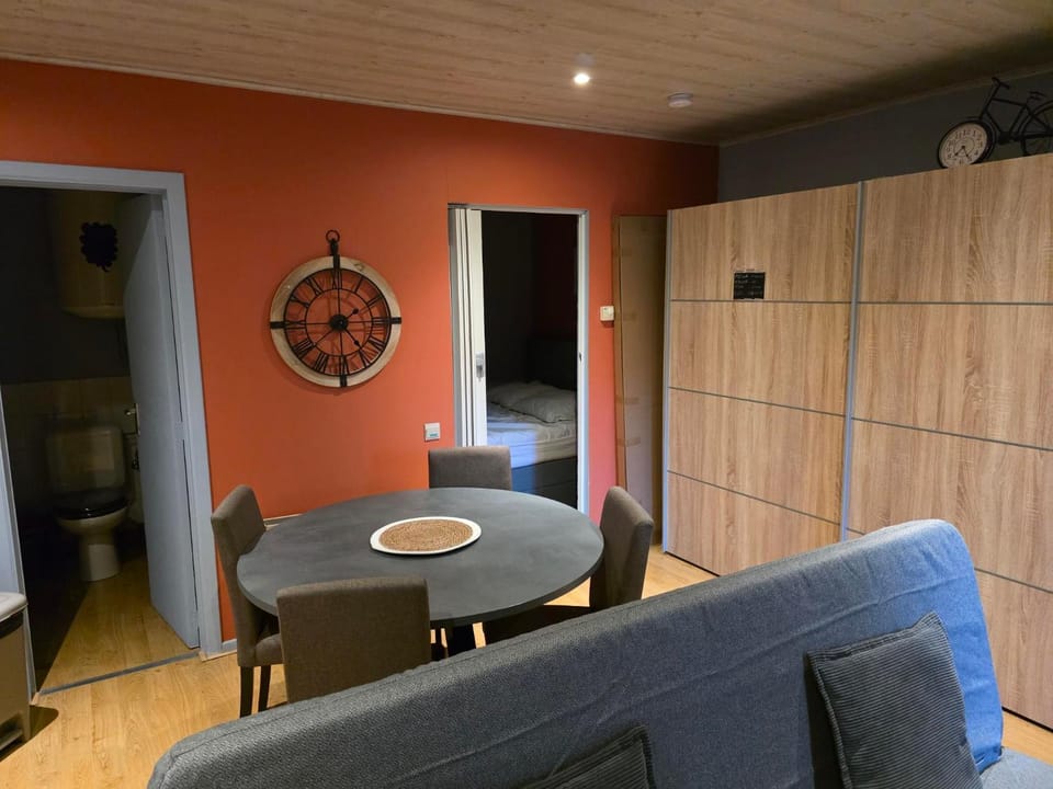 Le Rouge Gorge Curieux Apartment in Wallonia, Belgium