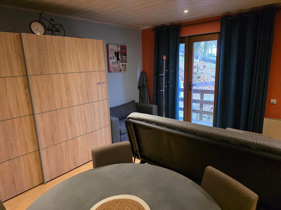Le Rouge Gorge Curieux Apartment in Wallonia, Belgium