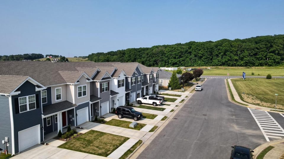 Luray Caverns New Townhome with 3 bedrooms with 1500sqft House in Luray