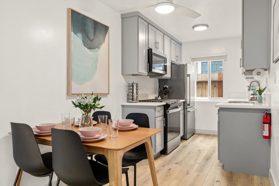 Kitchen or kitchenette, Dining area, kitchen