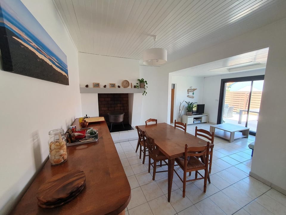 TV and multimedia, Living room, Dining area