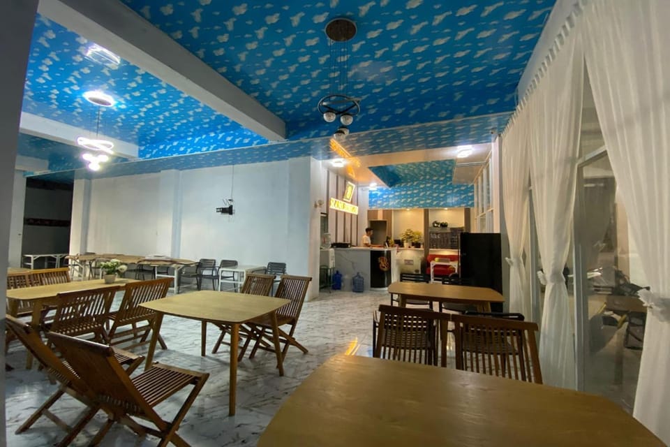Seating area, Dining area