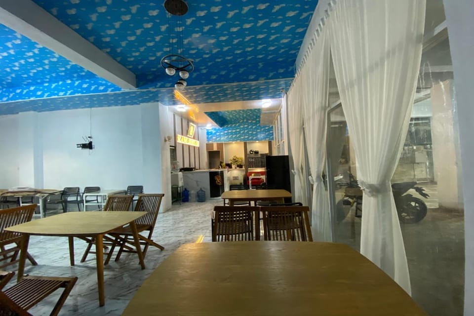 Seating area, Dining area