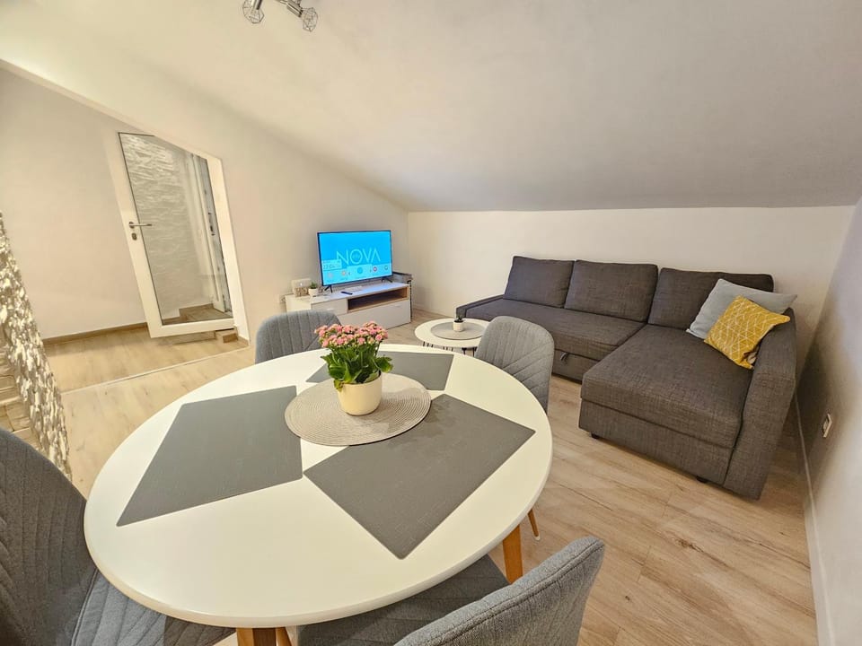 Apartman Leona Apartment in Lovran