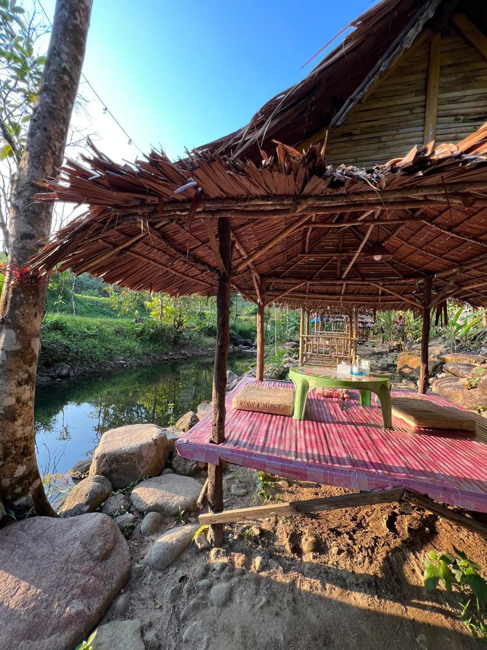 Patio, Natural landscape, On-site shops, Food