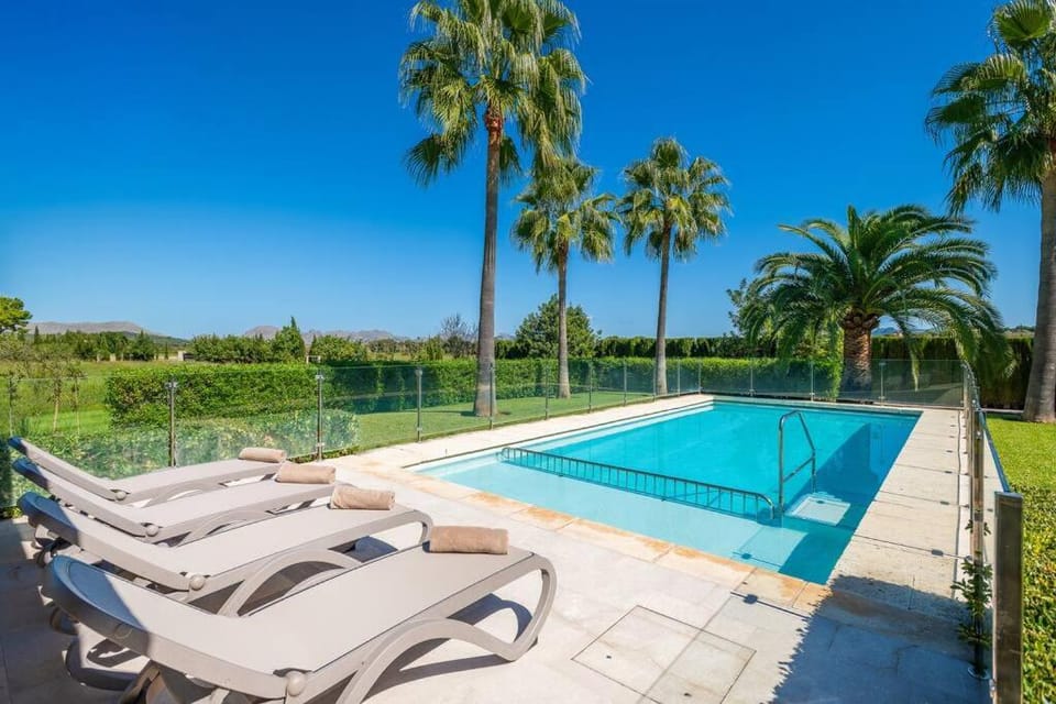 Ca Na Llorença Villa in Raiguer