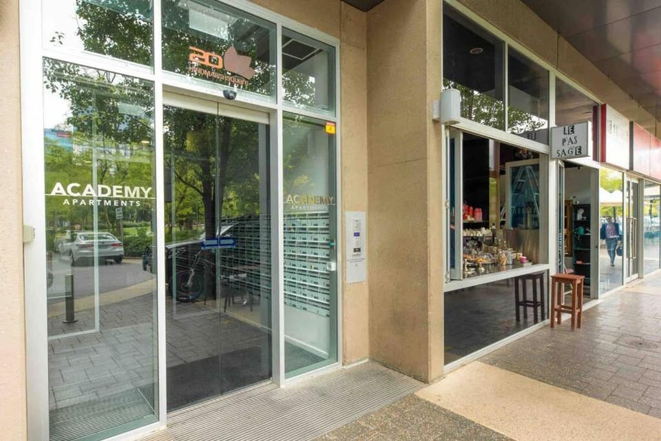 City apartment, pool & carpark Apartment in Adelaide