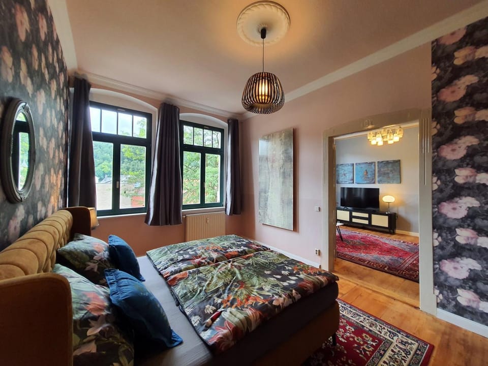 Photo of the whole room, Bedroom