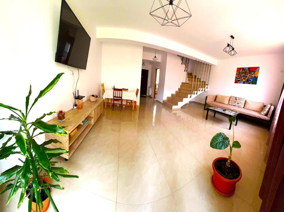 Communal lounge/ TV room, TV and multimedia, Living room, Seating area, Evening entertainment