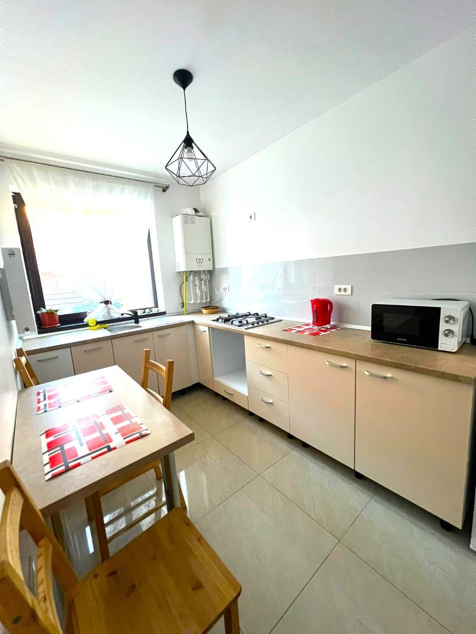 Coffee/tea facilities, Kitchen or kitchenette, Dining area, minibar, stove