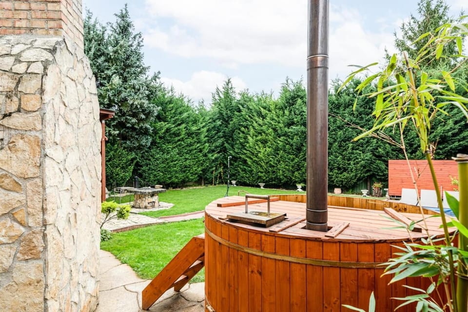 Garden, Hot Tub