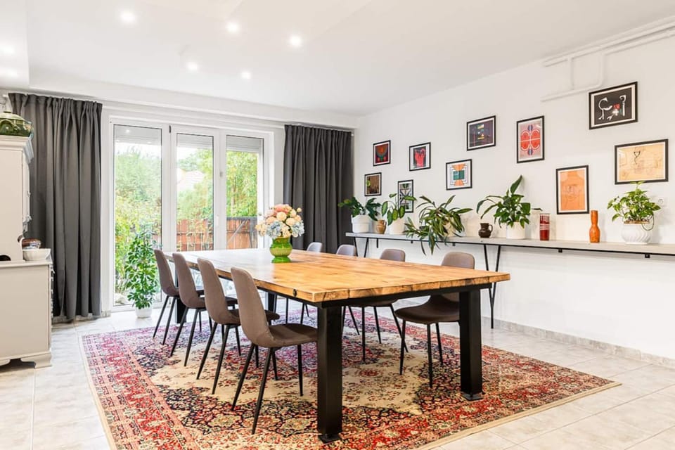 Seating area, Dining area
